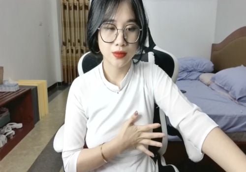 Anna Bears tira uma selfie para ganhar dinheiro para tratar sua mãe