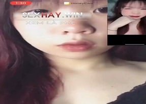 Linda irmã mais nova adolescente aparece na internet