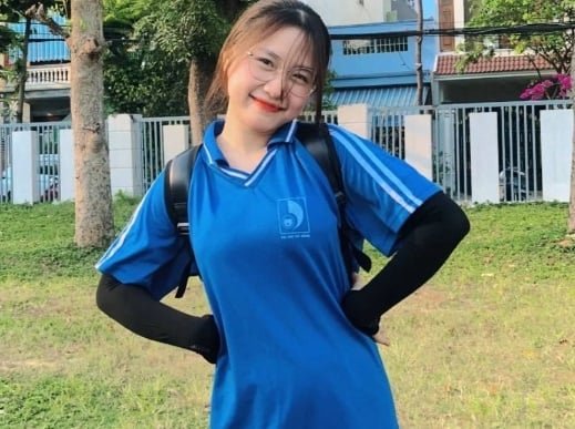 O abdômen inferior de Duong Thi Minh é muito atraente